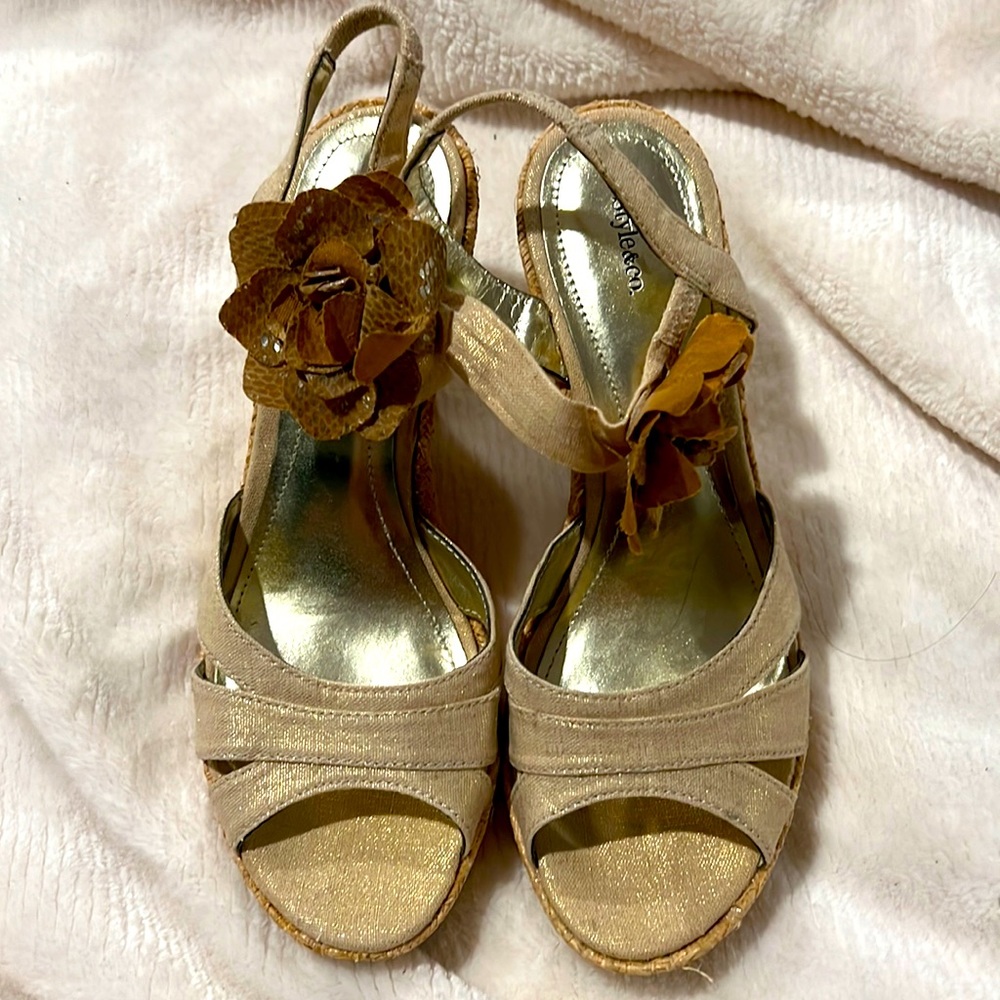Style & Co. Metallic Gold Espadrille Slip On Sandal - Size 8M - BRAND NEW IN BOX